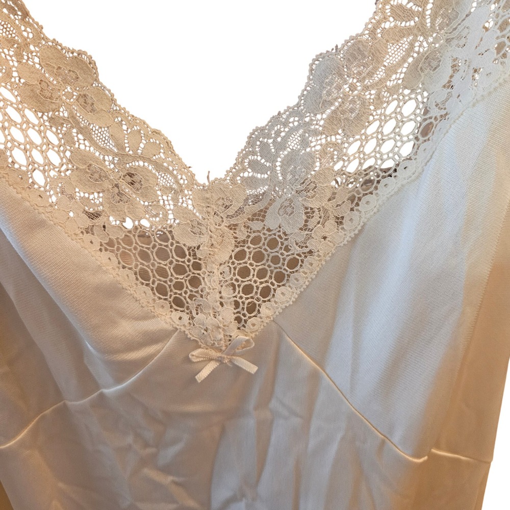Vintage Antron Nylon Full Slip Lace Trim Butter Yellow Adjustable Straps Size 44 - Picture 6 of 6